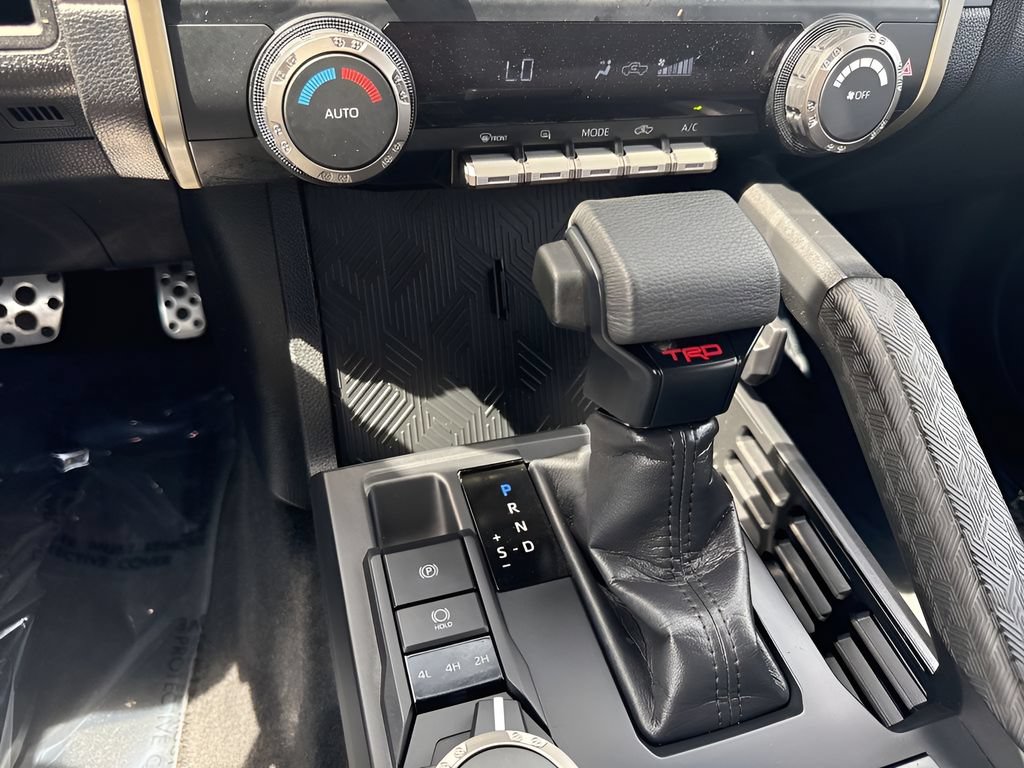 Used 2025 Toyota Tacoma TRD Sport AWD/4WD image 16