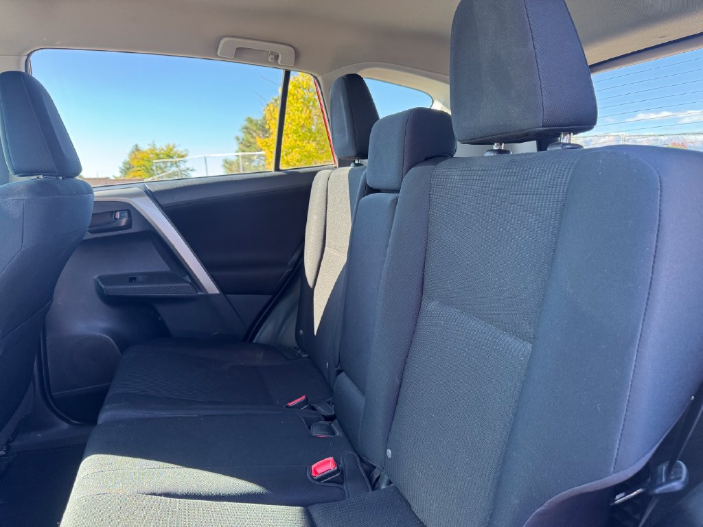 Used 2015 Toyota RAV4 LE AWD/4WD image 9