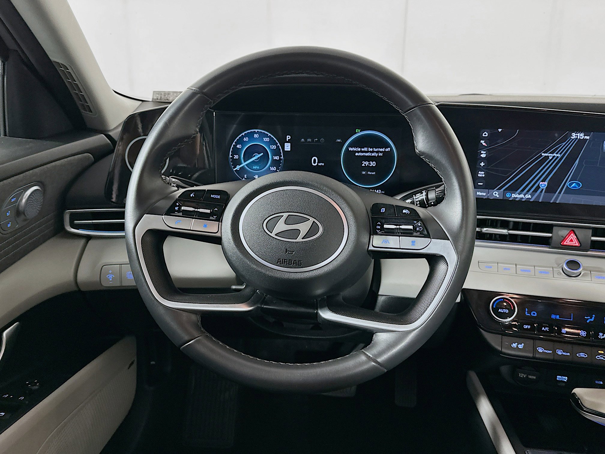 Used 2025 Hyundai Elantra Limited image 18