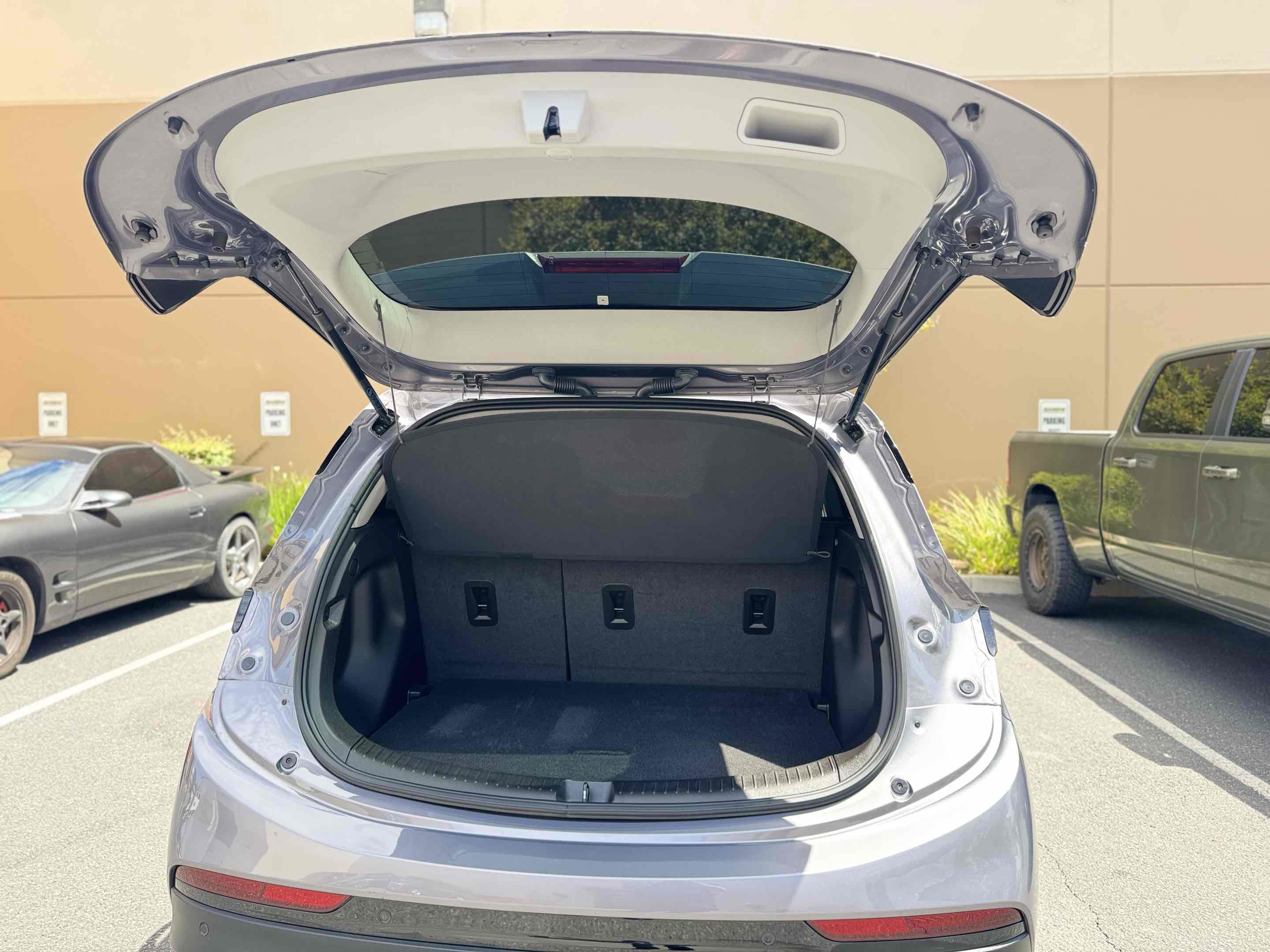 Used 2023 Chevrolet Bolt LT w/ Infotainment Package FWD image 30