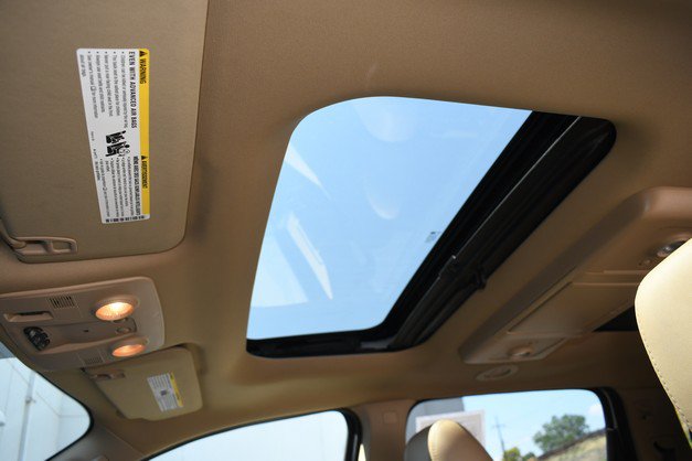 Used 2012 Chevrolet Traverse LTZ AWD/4WD image 19