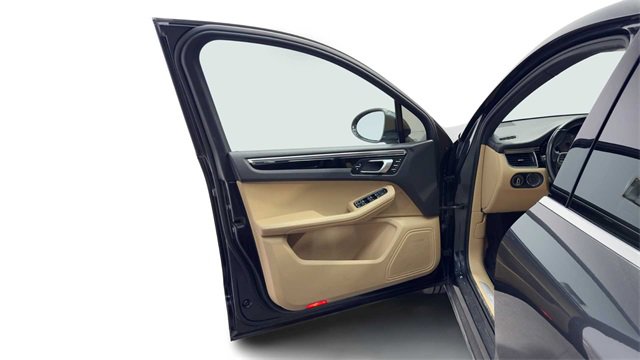 Used 2017 Porsche Macan S image 10