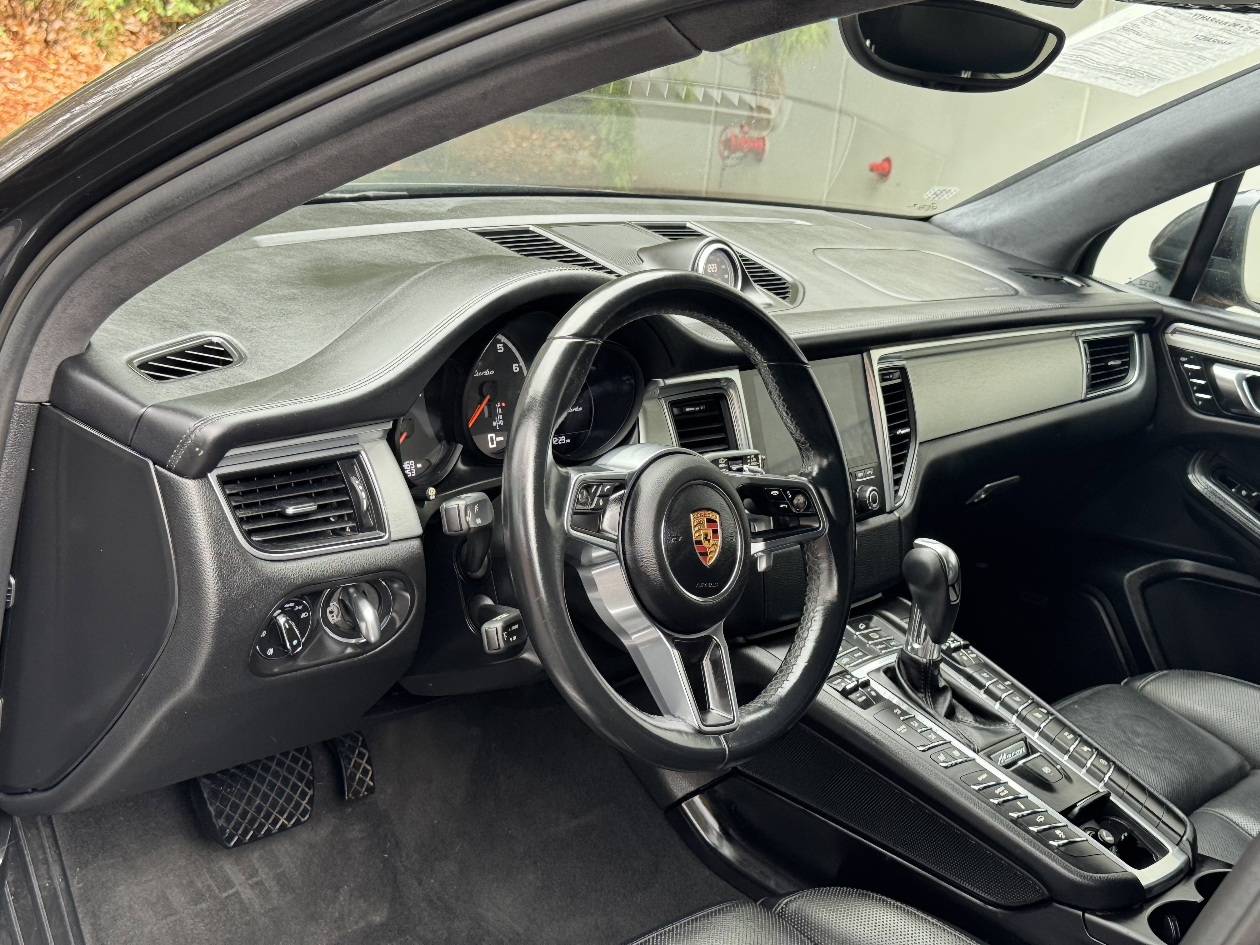 Used 2017 Porsche Macan Turbo image 27