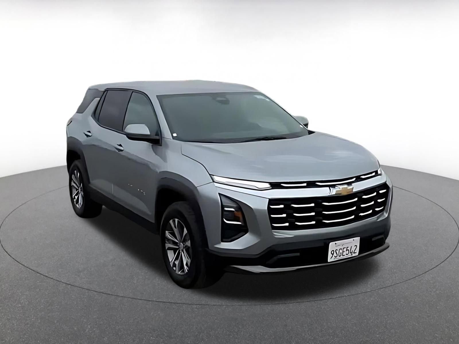 Used 2025 Chevrolet Equinox LT AWD/4WD image 3