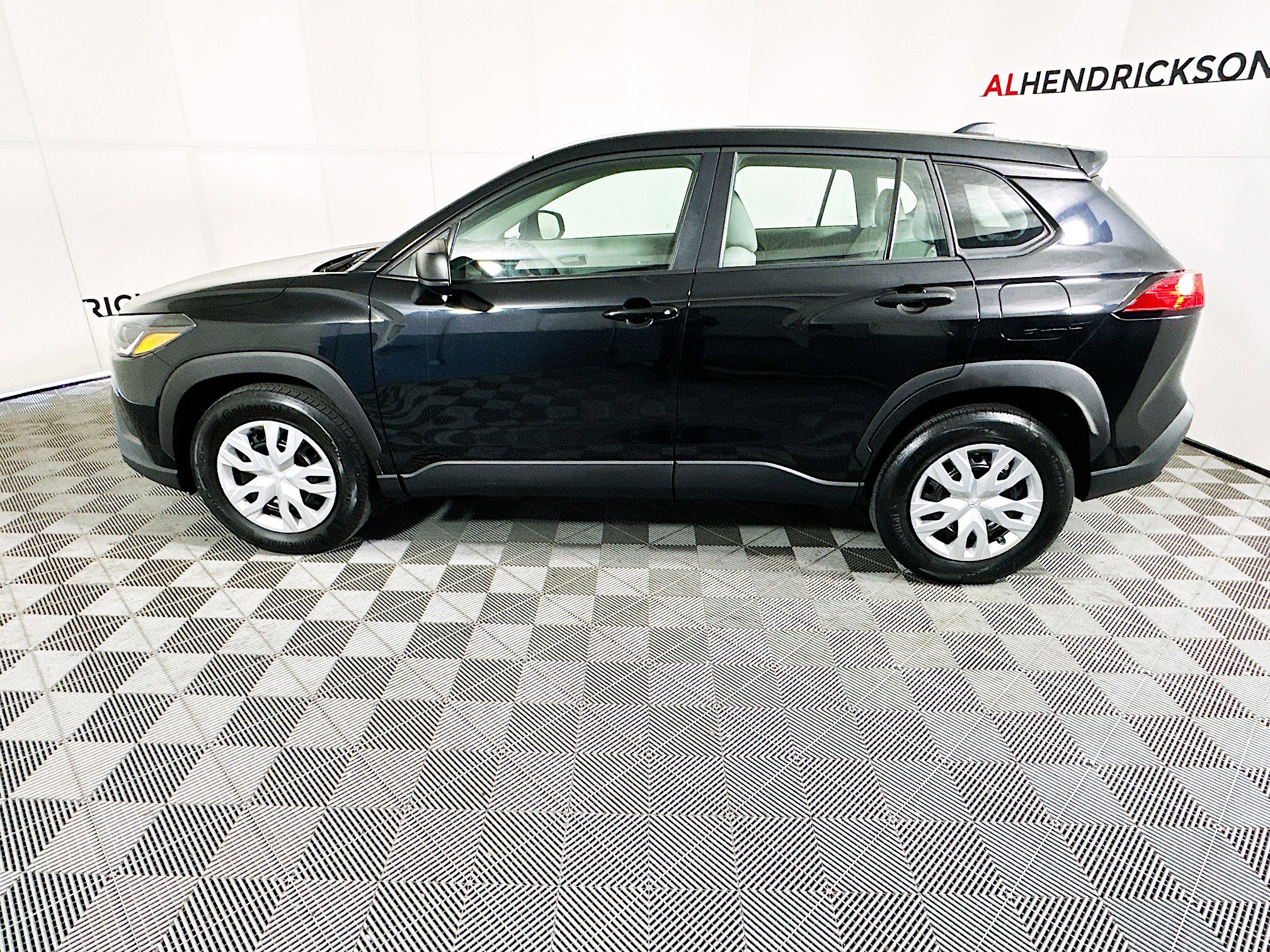 Used 2023 Toyota Corolla Cross L image 6