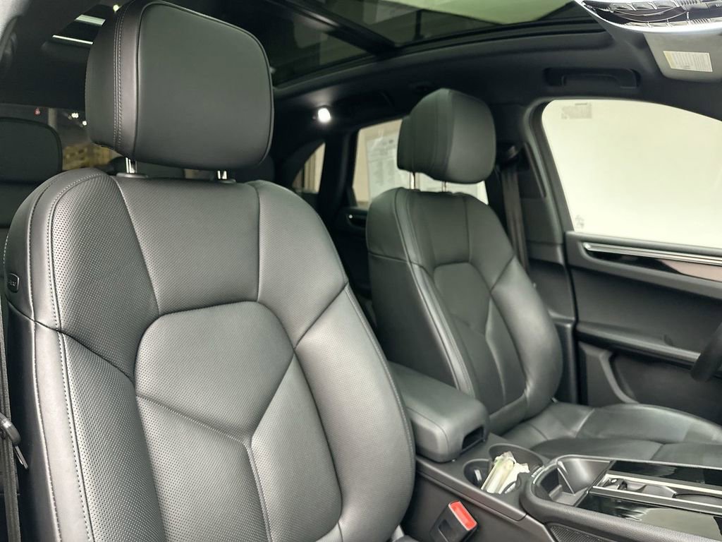 Used 2025 Porsche Macan image 6