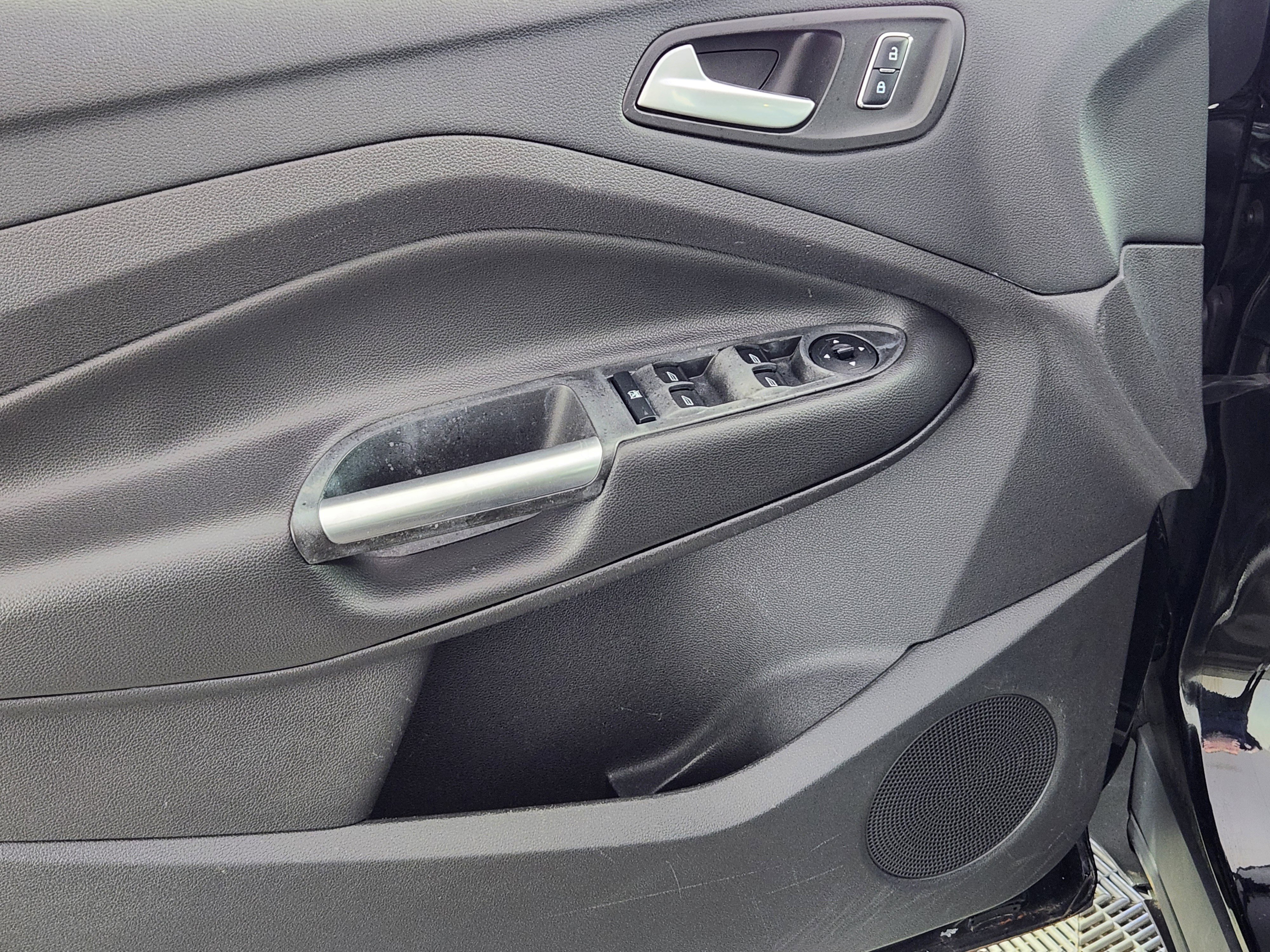 Used 2016 Ford Escape SE w/ Equipment Group 201A image 16