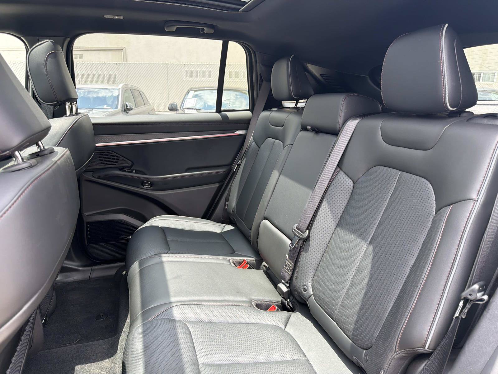 Used 2025 Jeep Wagoneer S Limited AWD/4WD image 12