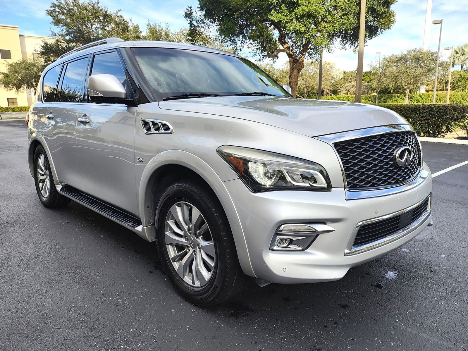 Used 2017 INFINITI QX80 Sport Utility 4D image 2