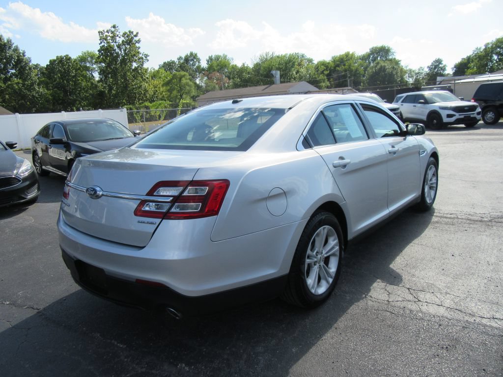 Used 2018 Ford Taurus SE FWD image 6