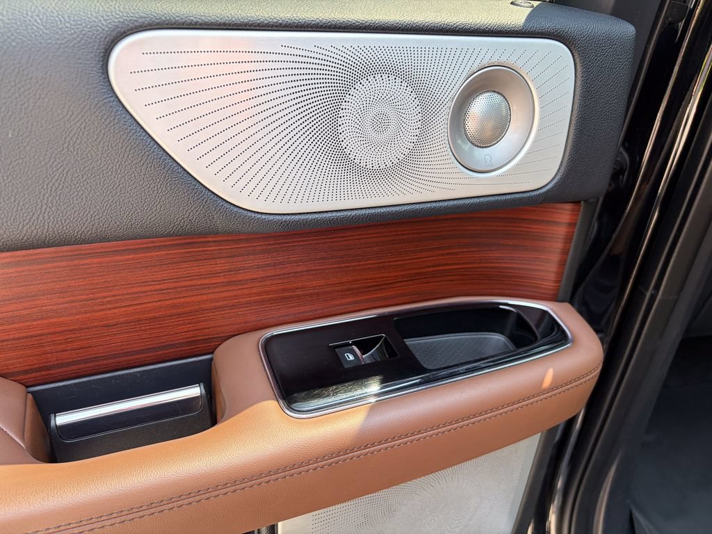 Certified 2022 Lincoln Navigator L Reserve AWD/4WD image 27