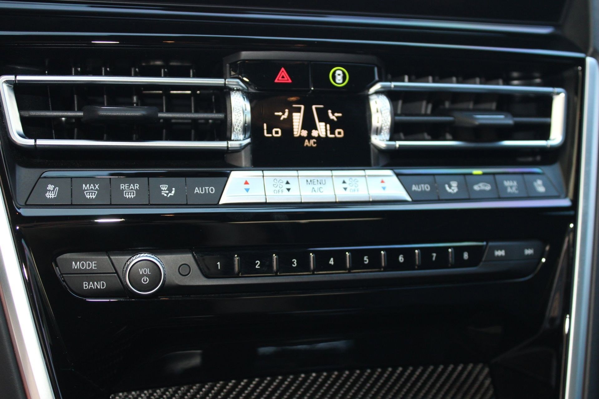 Used 2023 BMW M850i xDrive M850i xDrive w/ M Carbon Exterior Package image 25