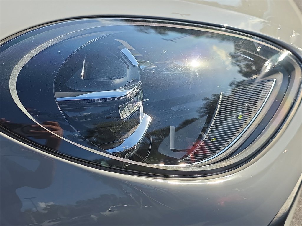 Certified 2022 Porsche Macan image 15