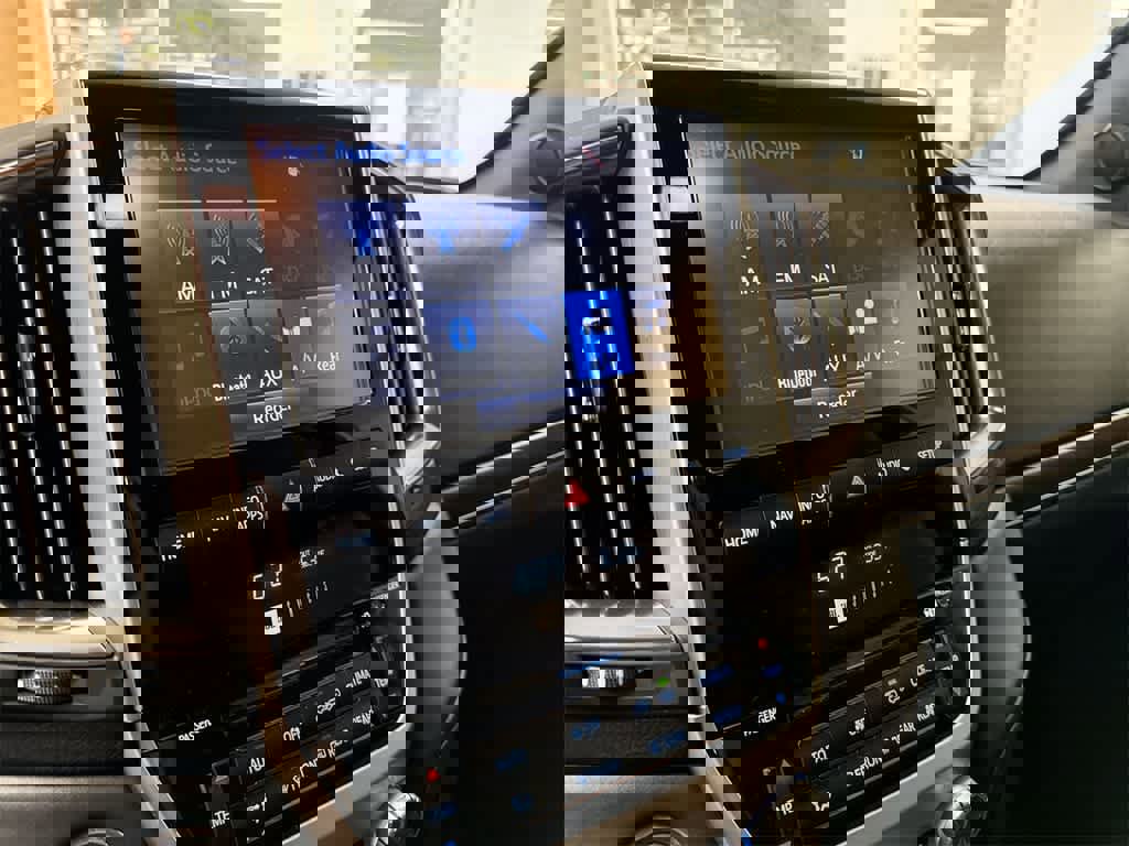 Used 2016 Toyota Land Cruiser image 33