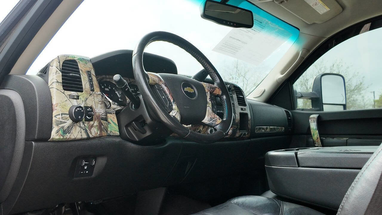 Used 2013 Chevrolet Silverado 2500 LT w/ Interior Plus Package image 8