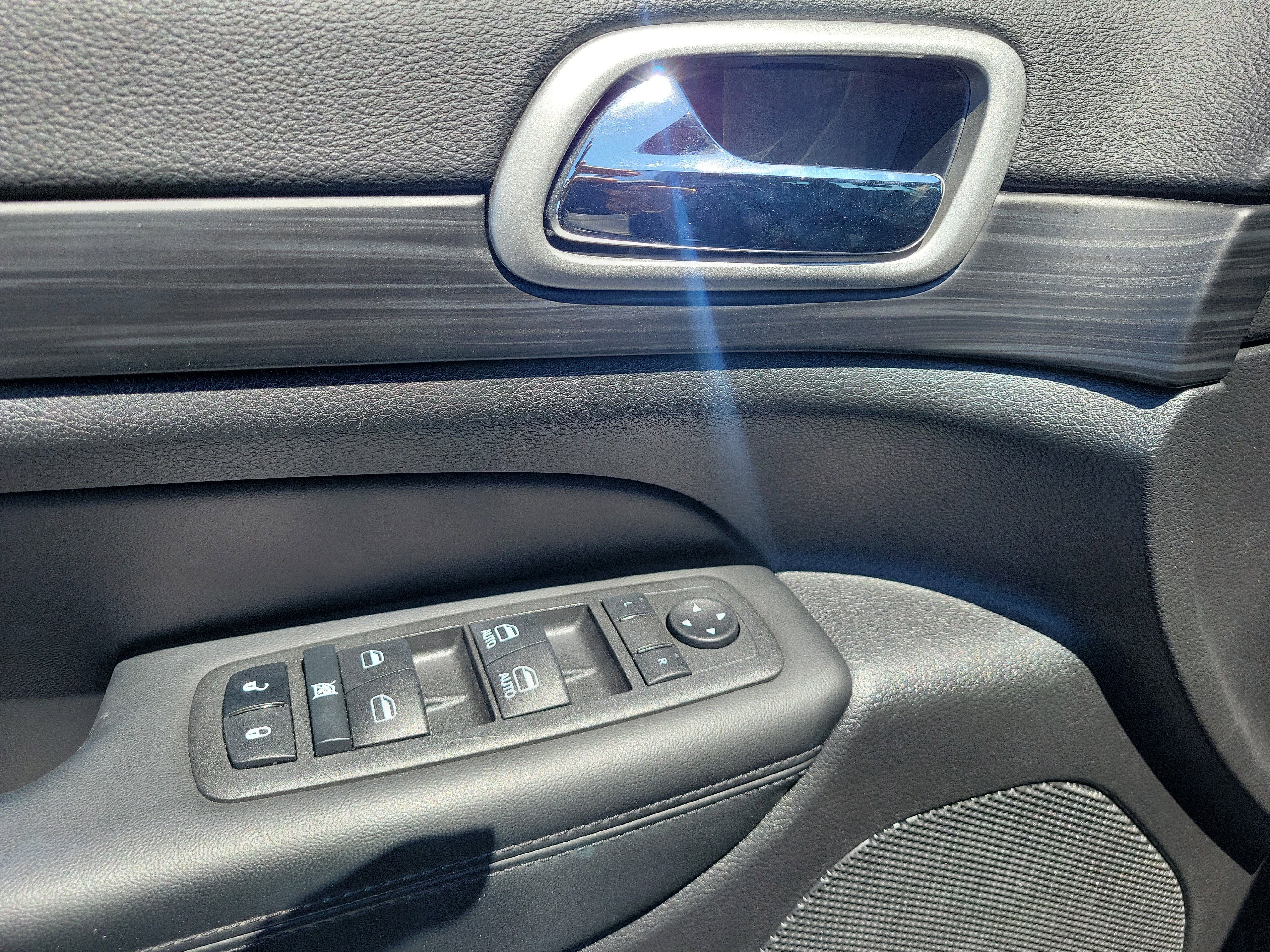 Used 2022 Jeep Grand Cherokee Laredo X RWD image 12