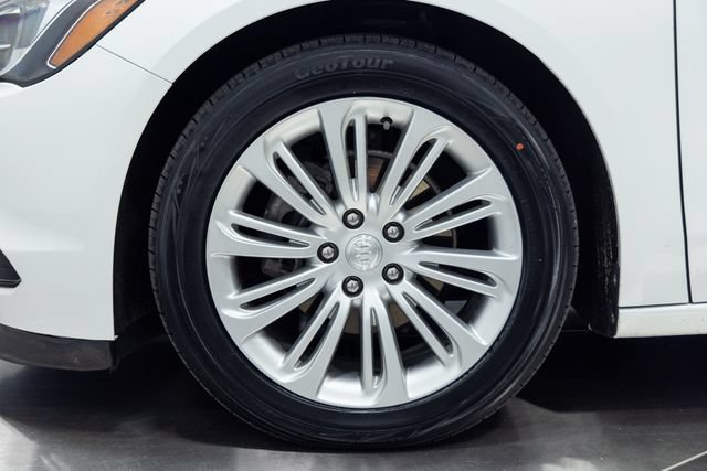 Used 2018 Buick LaCrosse Essence FWD image 27