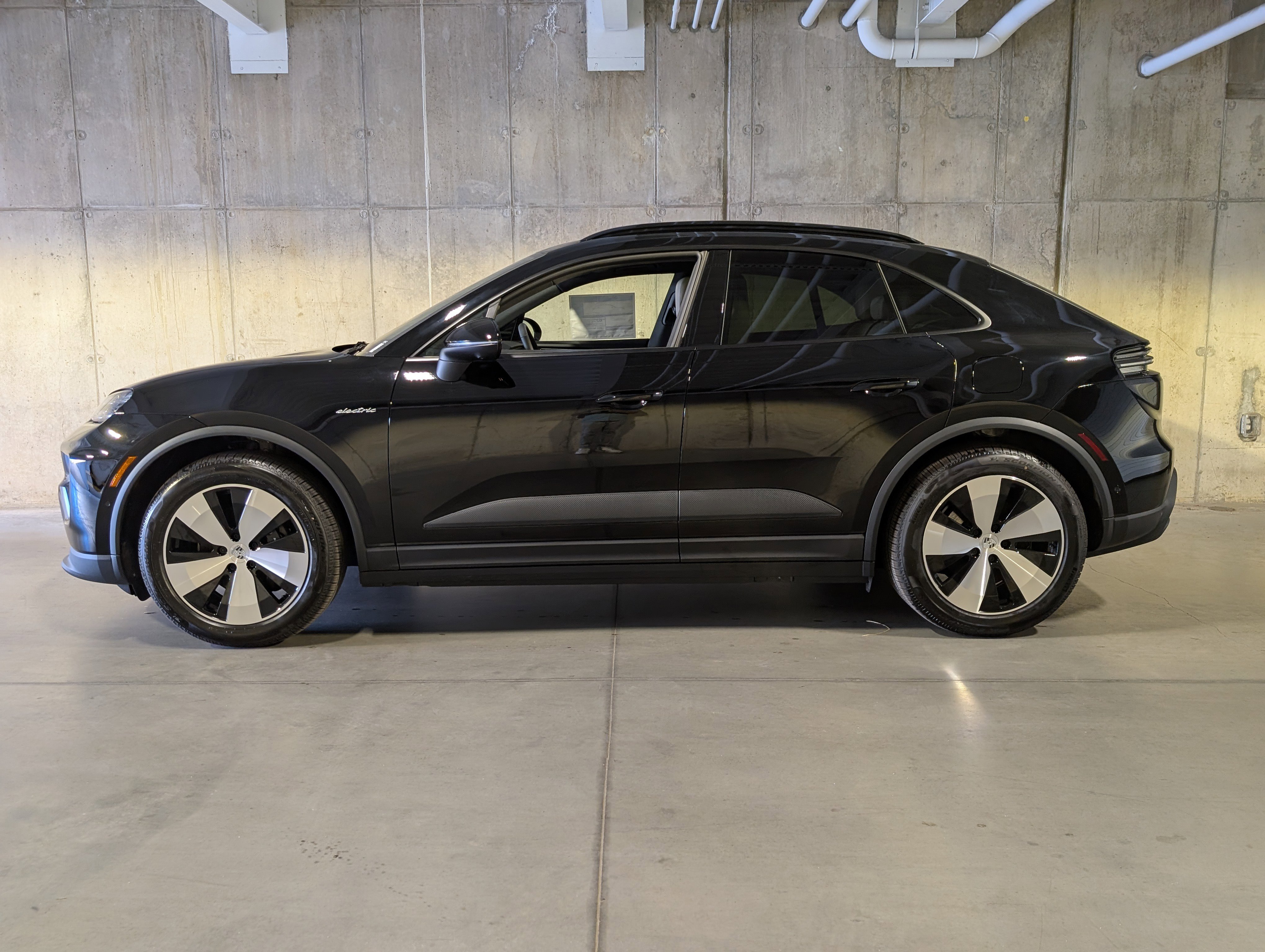 New 2026 Porsche Macan 4 Electric image 2
