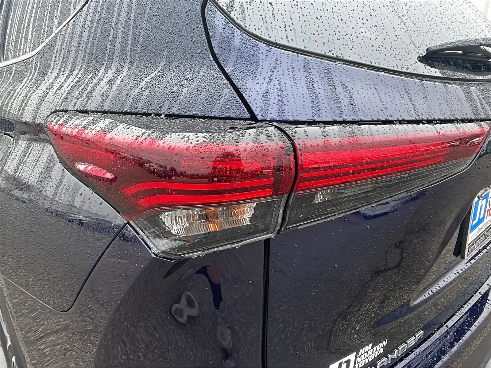 Used 2025 Toyota Highlander XLE image 11