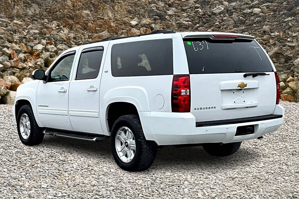 Used 2013 Chevrolet Suburban LT image 11