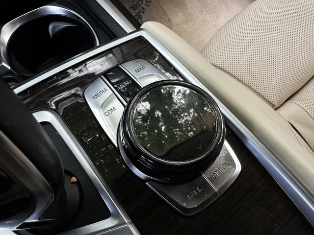 Used 2017 BMW 740i image 33