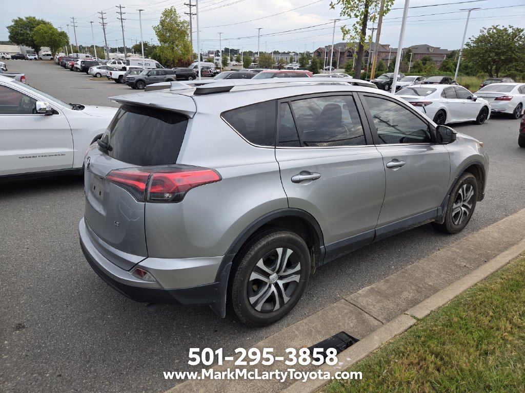 Used 2018 Toyota RAV4 LE FWD image 4