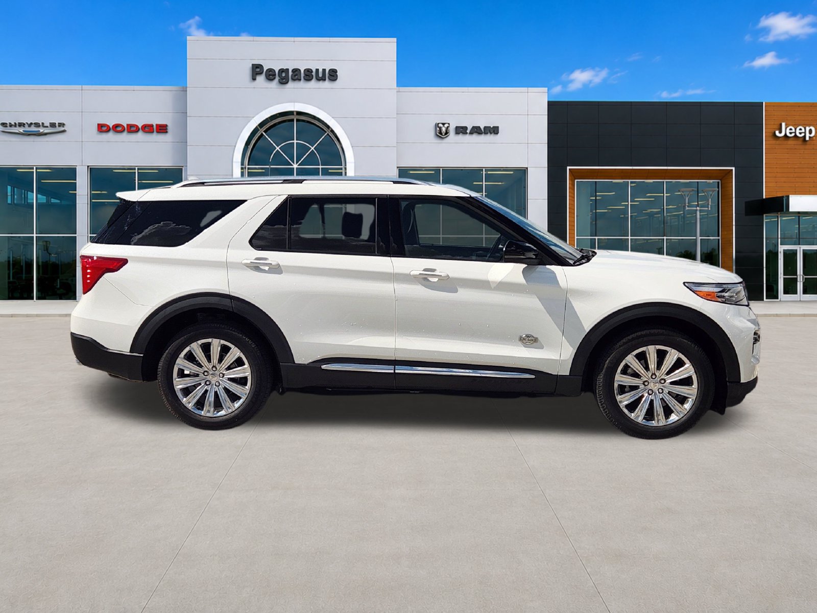 Used 2024 Ford Explorer King Ranch w/ Technology Package AWD/4WD image 7