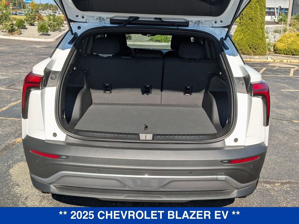 New 2025 Chevrolet Blazer EV LT image 28