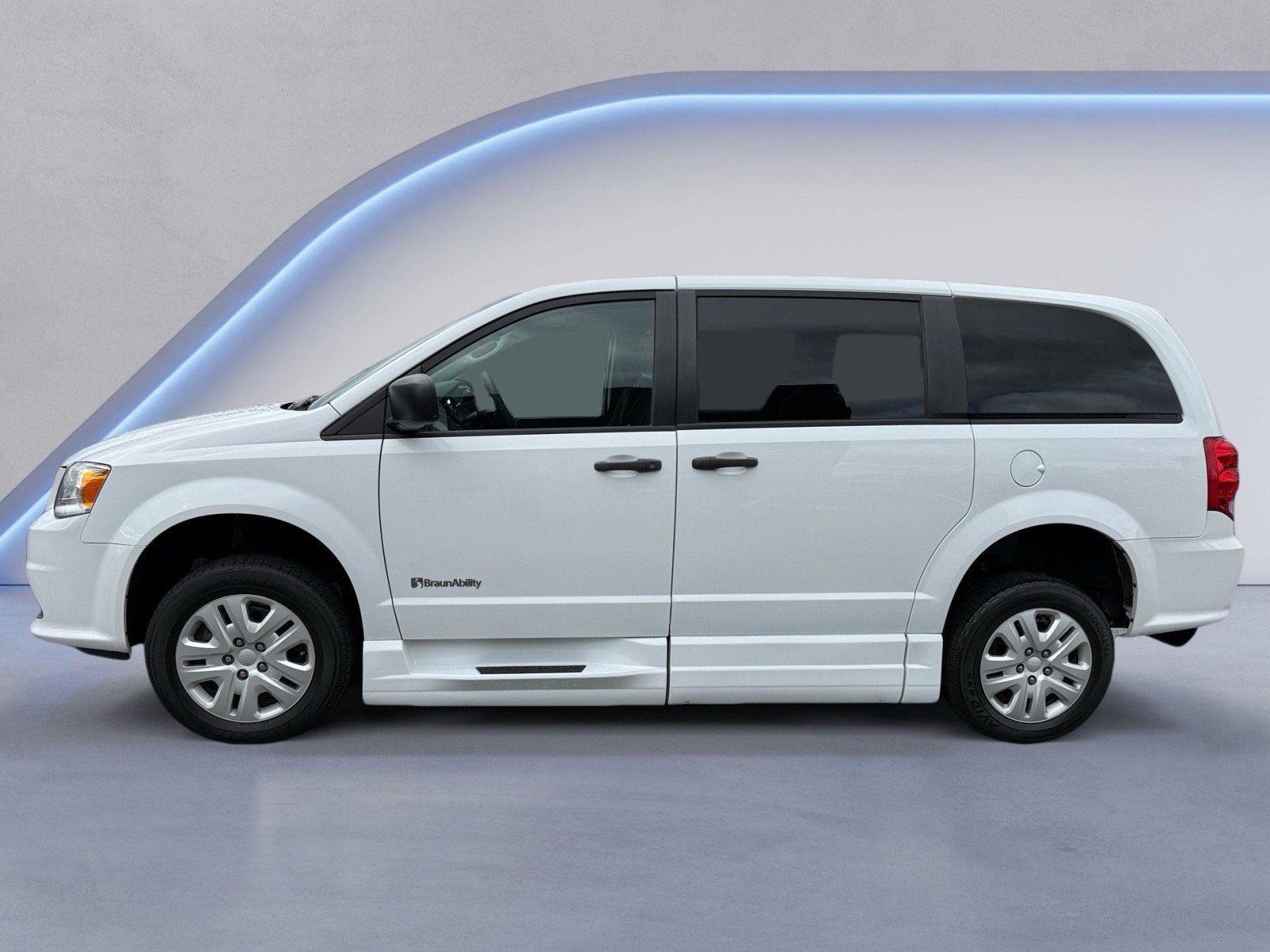 Used 2019 Dodge Grand Caravan SE image 6