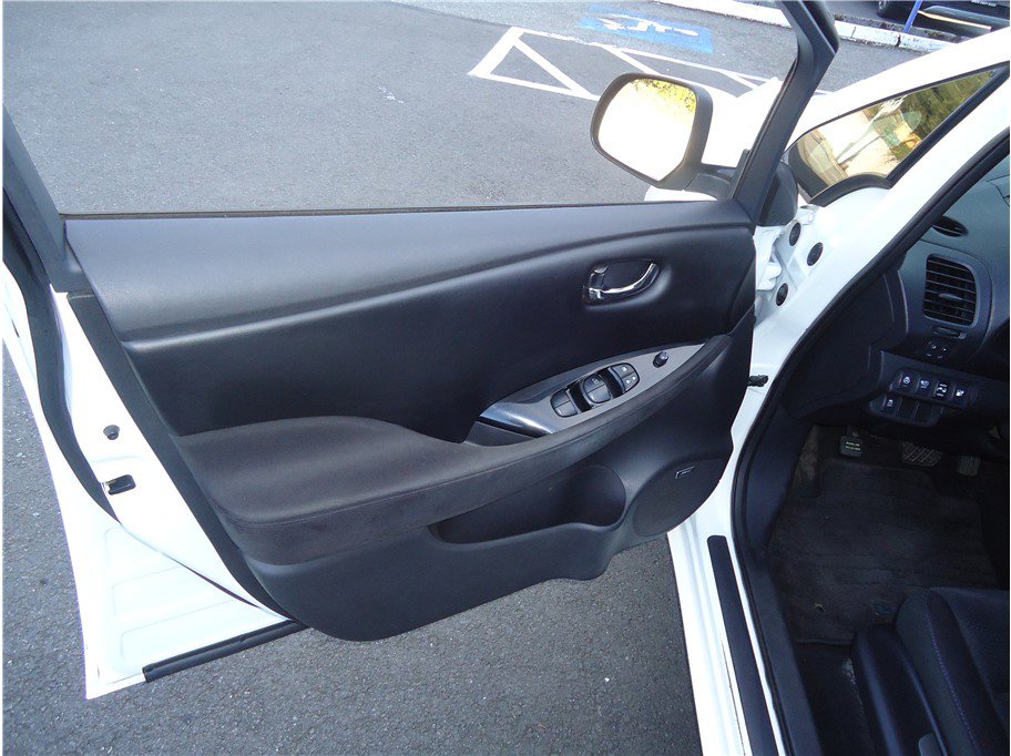 Used 2016 Nissan Leaf SV w/ Premium Package FWD image 10