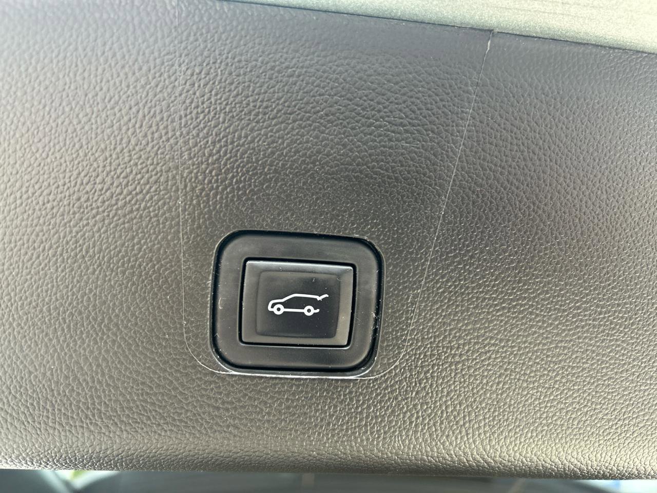 Used 2023 Chevrolet Traverse LT w/ LPO, Floor Liner Package AWD/4WD image 27