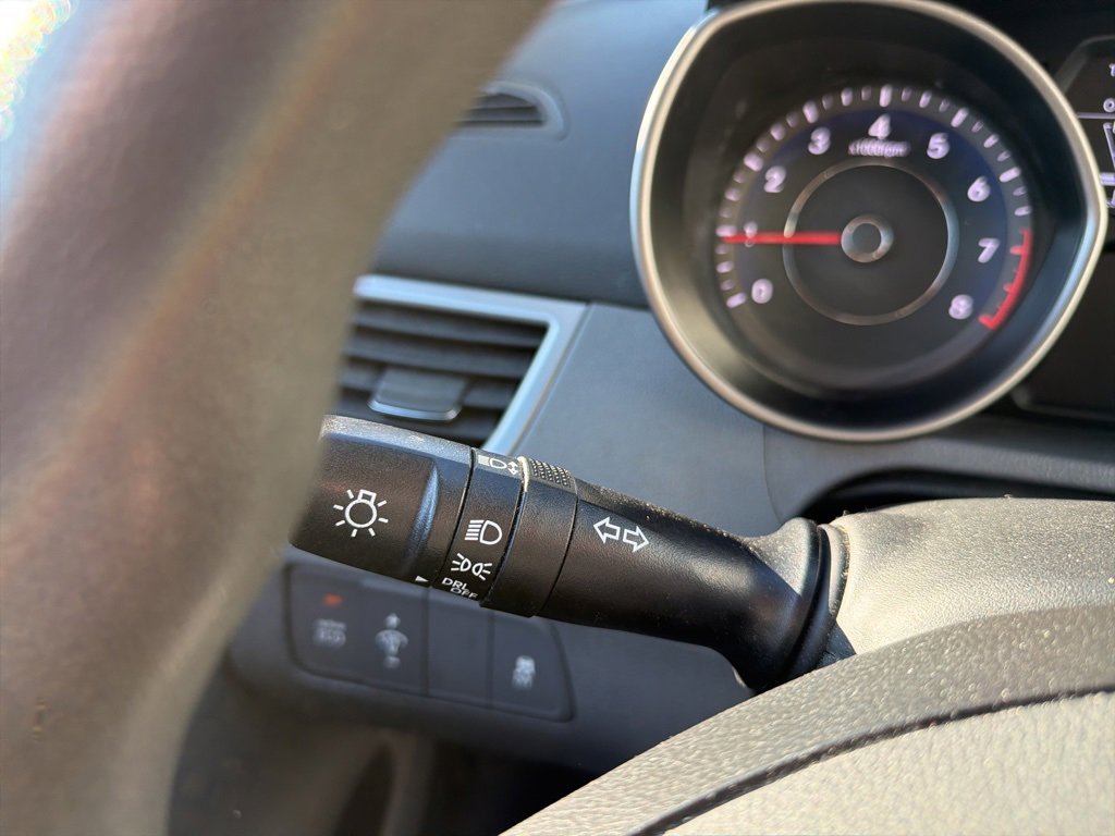 Used 2013 Hyundai Elantra GLS image 25