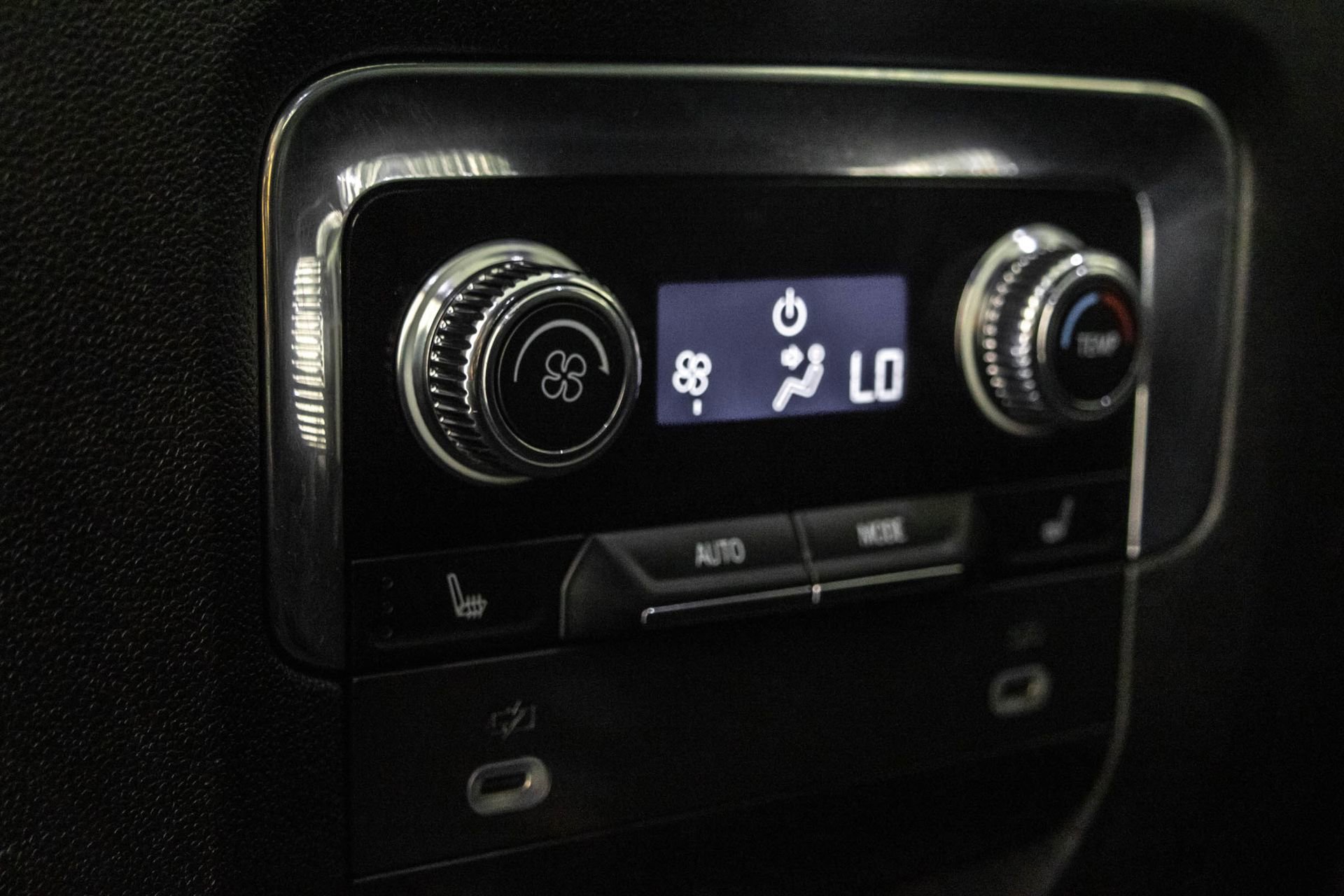 Used 2023 GMC Yukon SLT w/ SLT Luxury Package AWD/4WD image 36