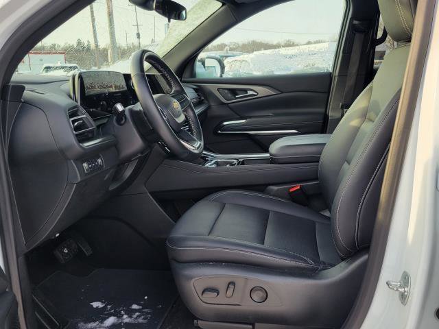 Used 2025 Chevrolet Traverse LT image 8