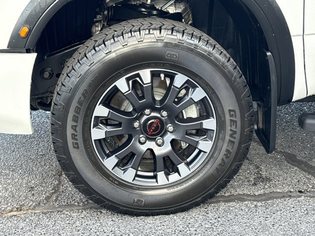 Used 2024 Nissan Titan PRO-4X w/ Pro-4x Convenience Package AWD/4WD image 16