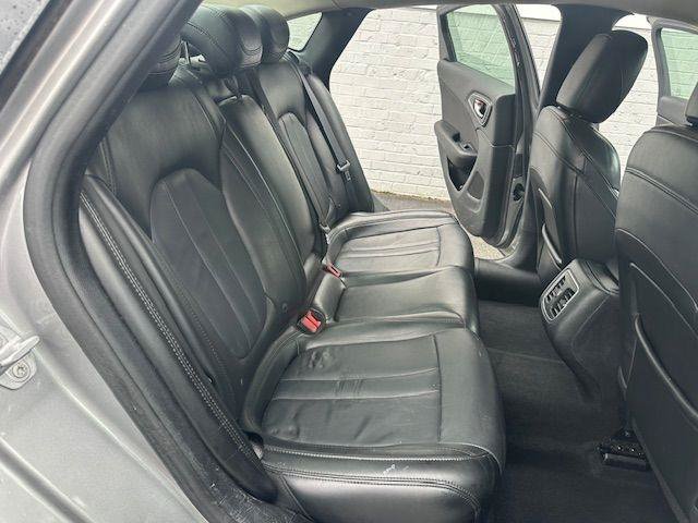 Used 2016 Chrysler 200 Limited Platinum w/ Comfort & Convenience Group FWD image 12