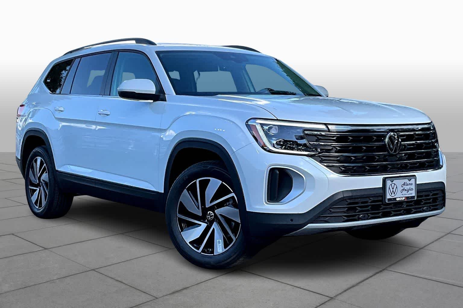 New 2026 Volkswagen Atlas SE FWD image 2