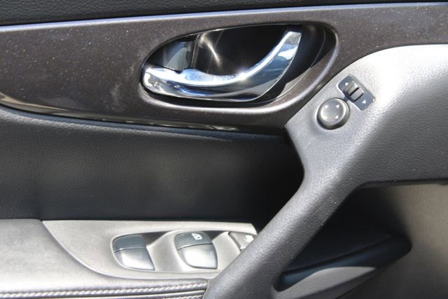 Used 2020 Nissan Rogue SV AWD/4WD image 14