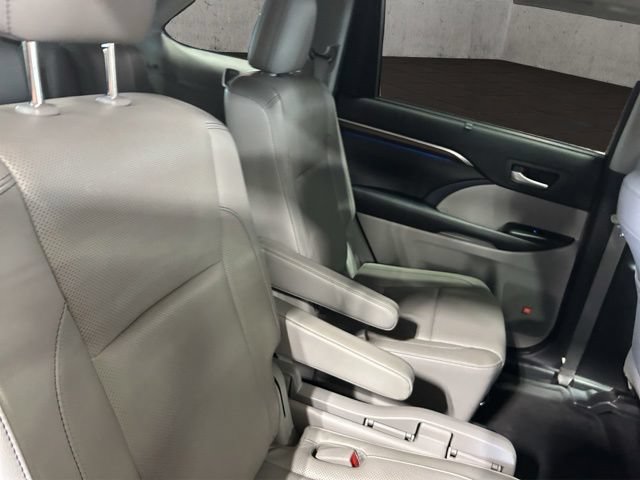 Used 2016 Toyota Highlander Limited AWD/4WD image 23