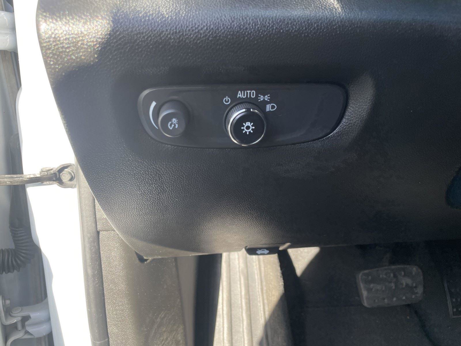 Used 2023 Chevrolet Traverse RS image 13