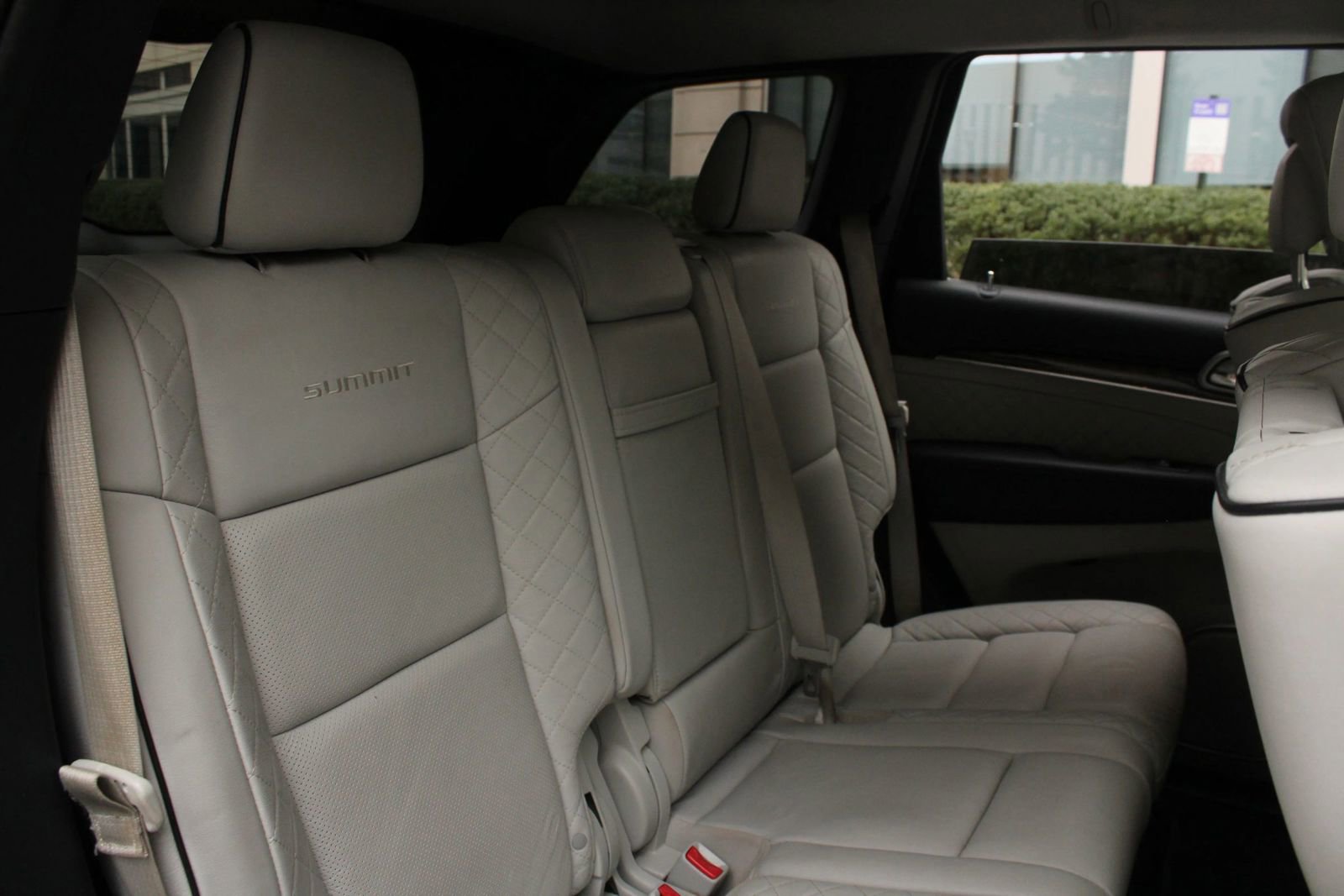Used 2017 Jeep Grand Cherokee Summit AWD/4WD image 26