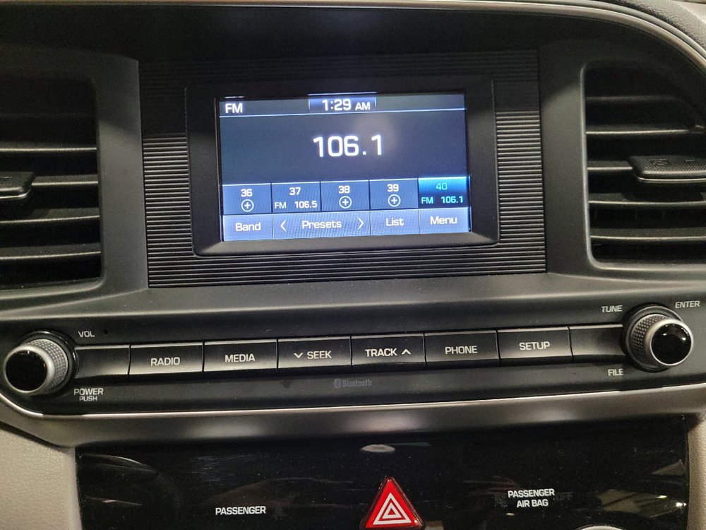 Used 2019 Hyundai Elantra SE FWD image 25