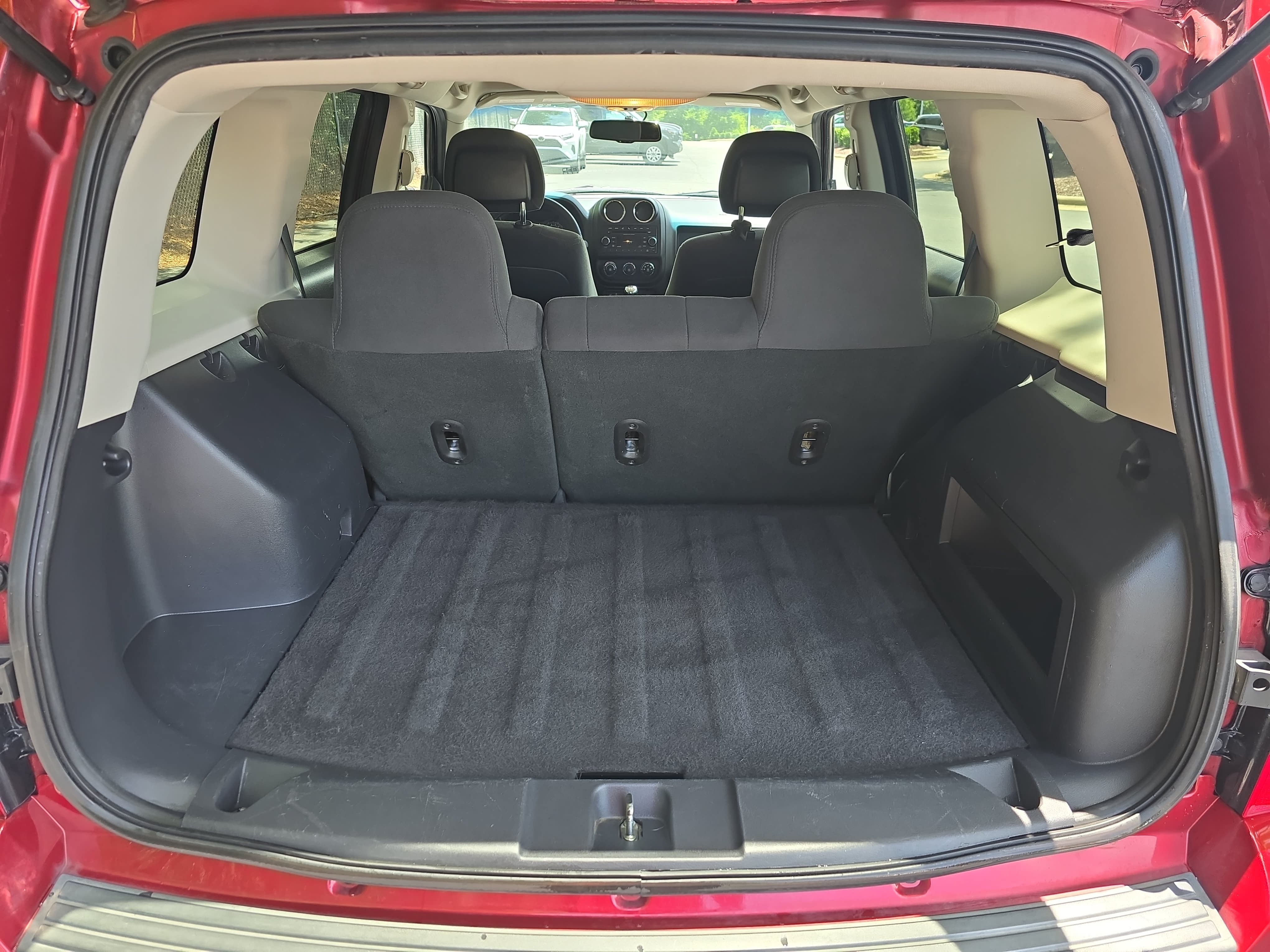 Used 2015 Jeep Patriot Latitude FWD image 13