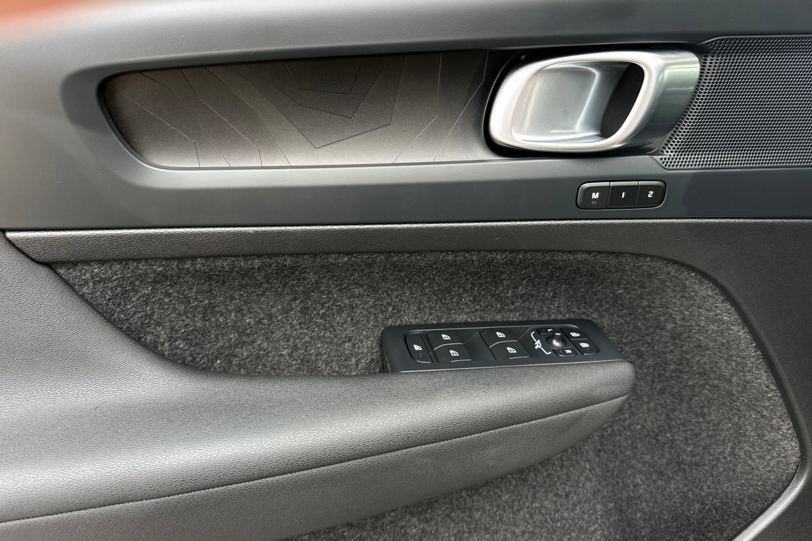 Certified 2024 Volvo XC40 Recharge Core w/ Protection Package Premier AWD/4WD image 11