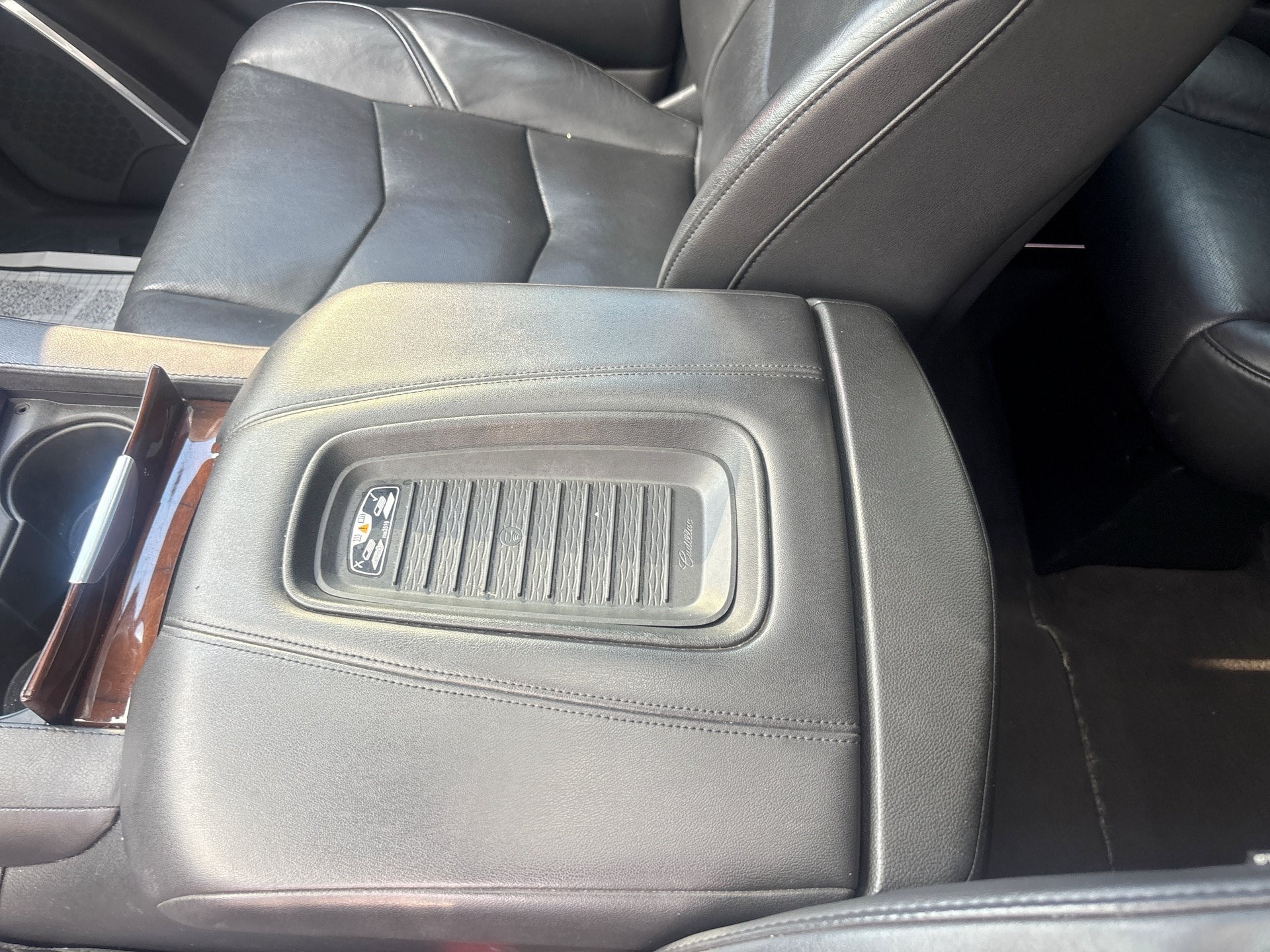 Used 2020 Cadillac Escalade ESV Premium Luxury RWD image 22