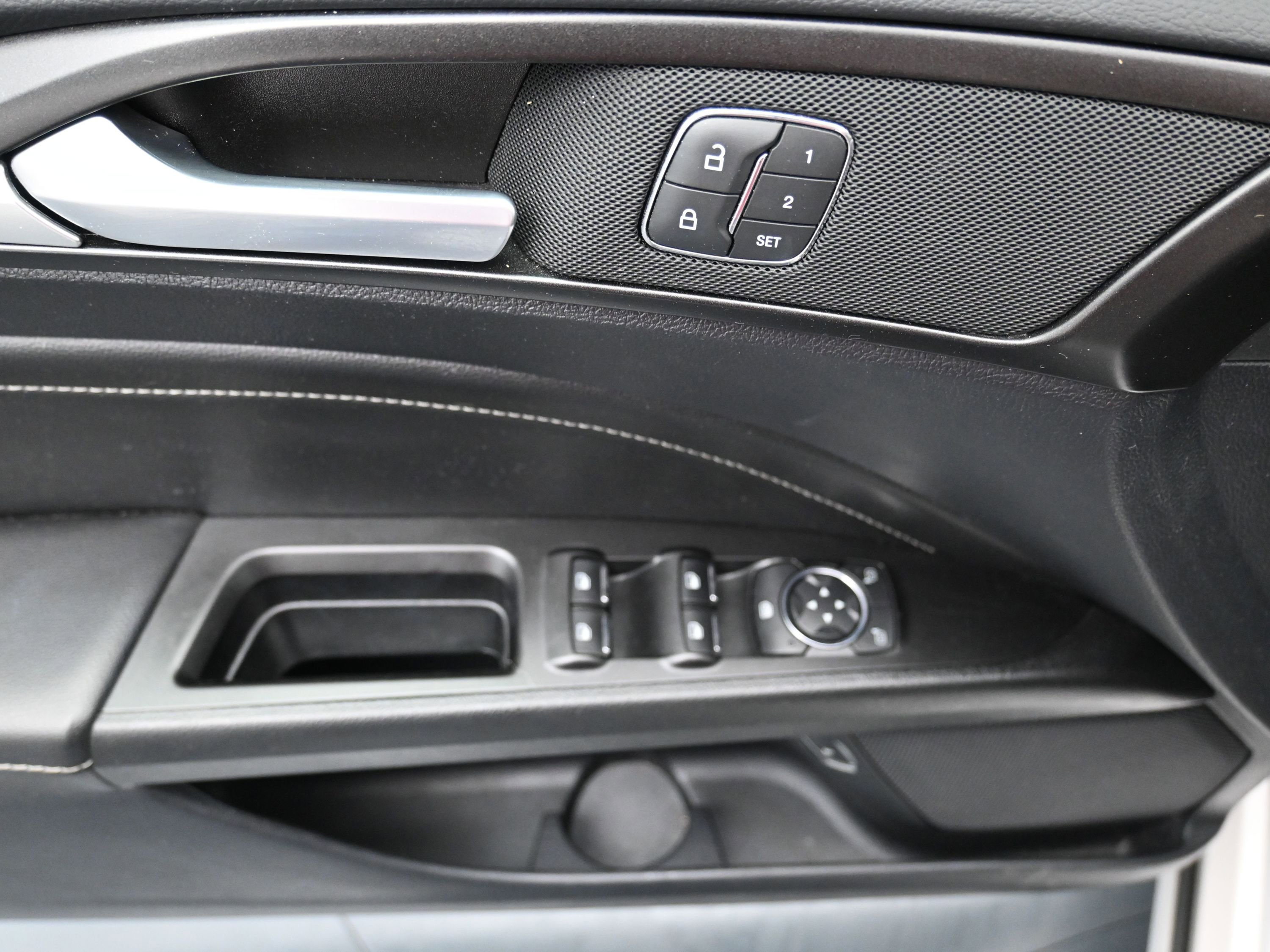 Used 2020 Ford Fusion Energi Titanium FWD image 14