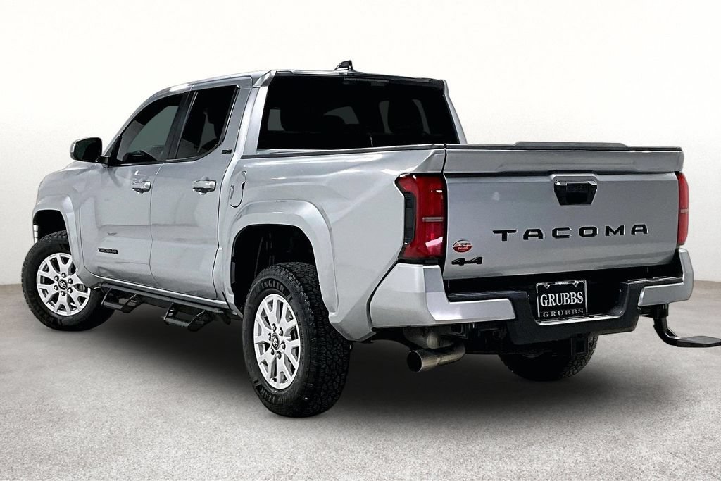 Used 2025 Toyota Tacoma SR5 AWD/4WD image 15