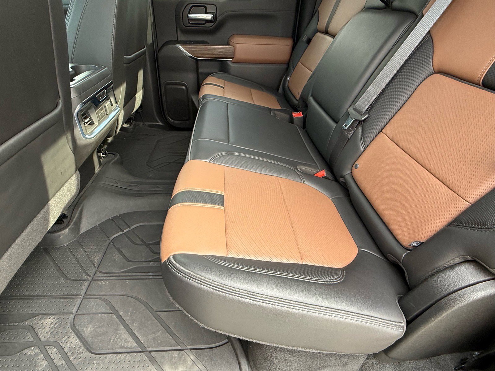 Used 2021 Chevrolet Silverado 1500 High Country w/ Technology Package image 11