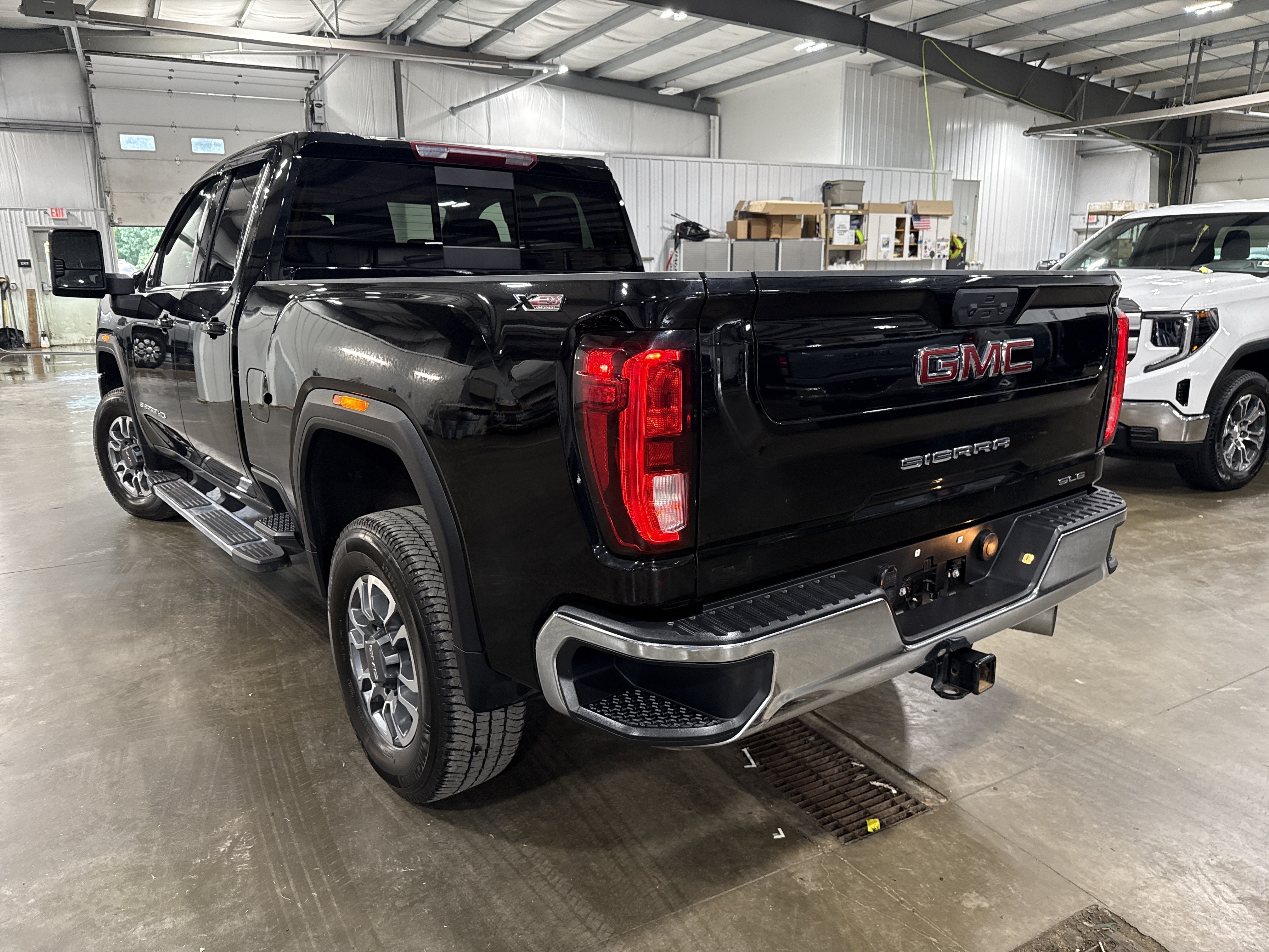 Used 2025 GMC Sierra 2500 SLE w/ Preferred Package AWD/4WD image 4