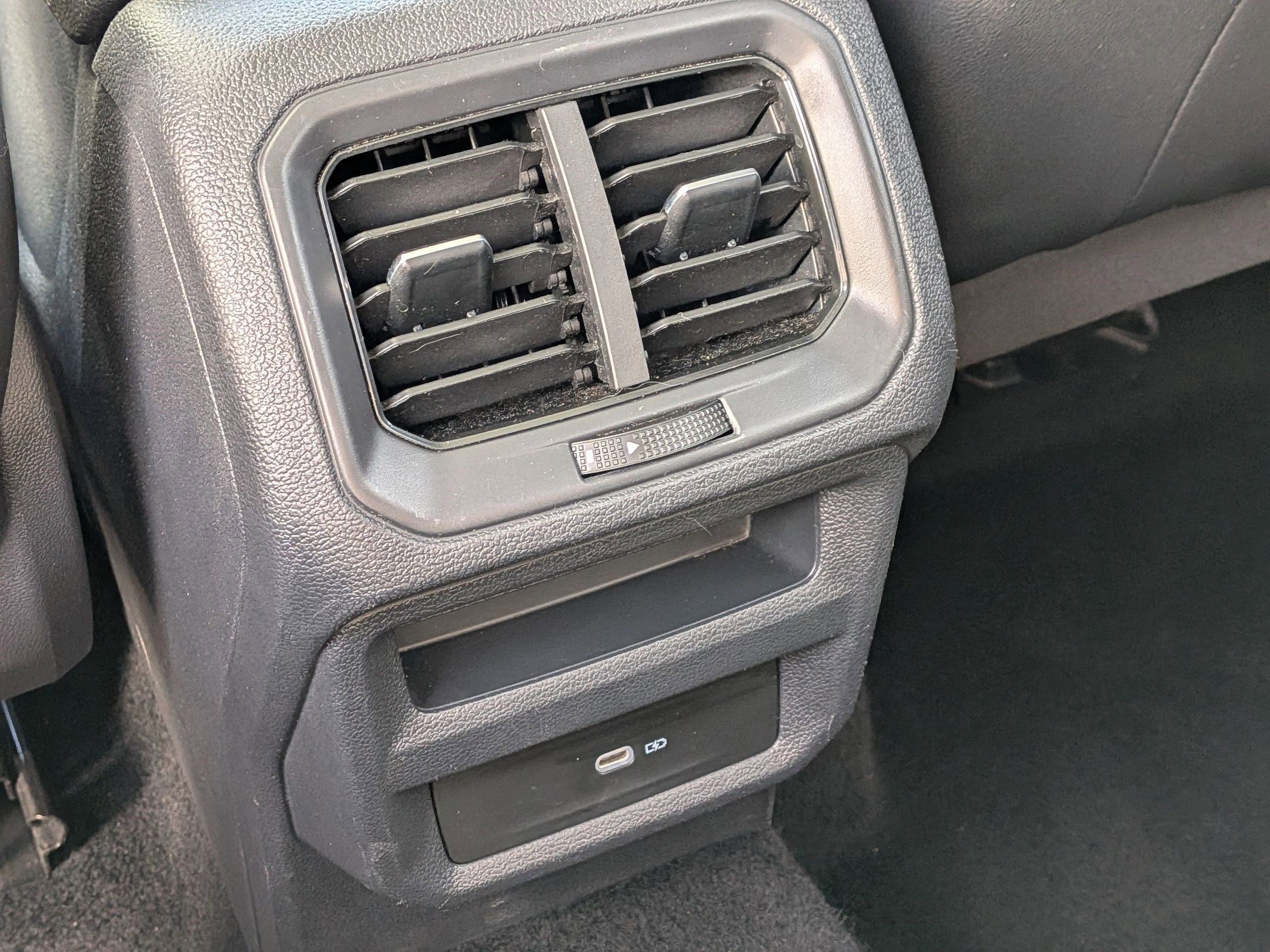 Certified 2023 Volkswagen Taos SE w/ Panoramic Sunroof Package image 28